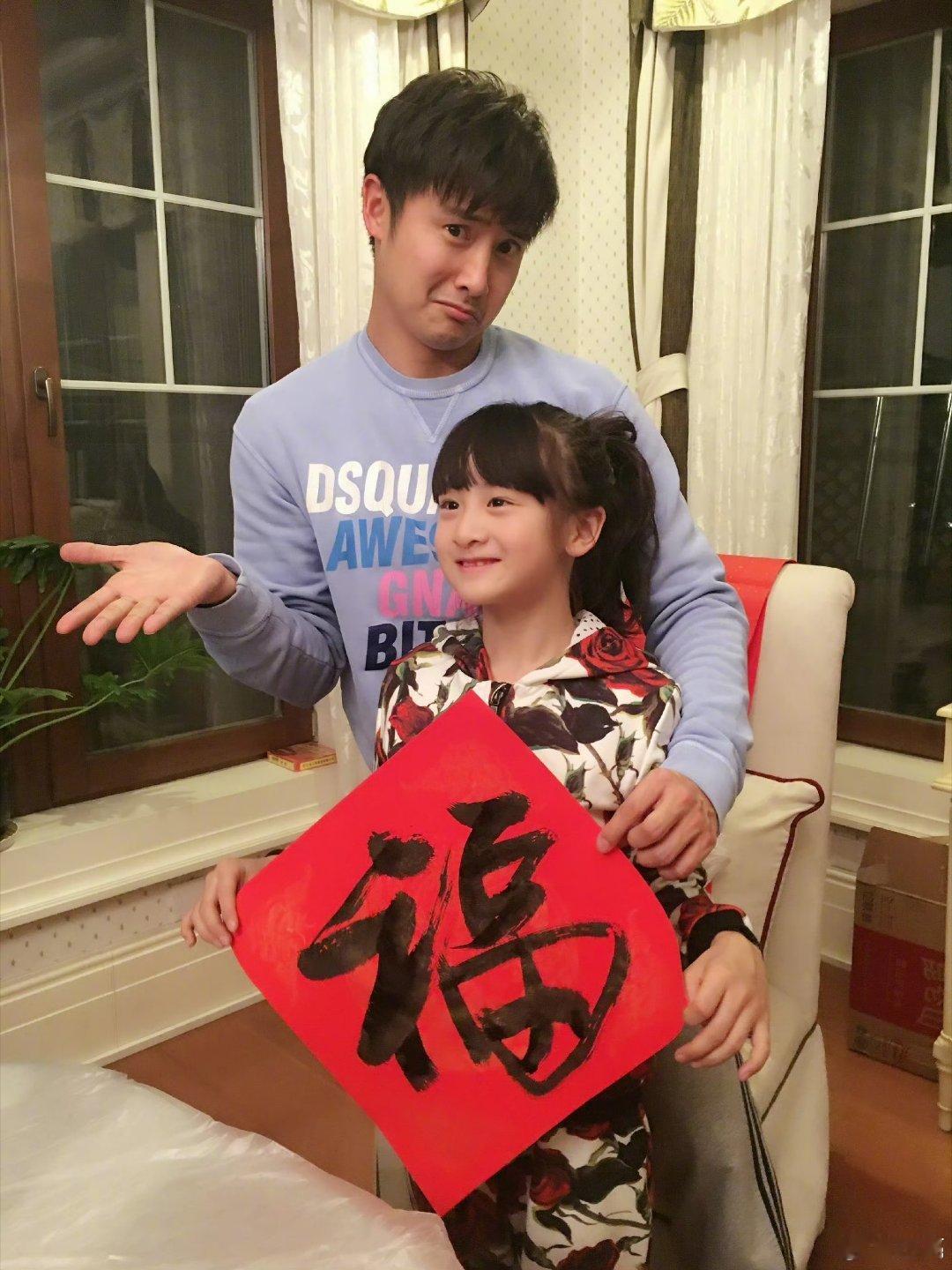田亮六一晒儿女童年照六一儿童节，田亮这波老父亲回忆杀上线！看着森碟和小亮仔从小萌