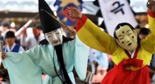 7月14日晚，韩国提交了非遗传统文化属于他们国家的证据。看起来厚厚一大摞，打