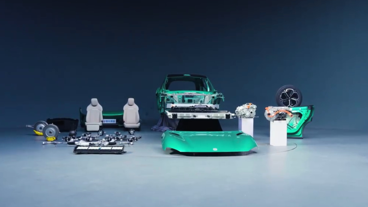 小米有个最大的问题，就是公关这块总是慢半拍。比如你说那个小米汽车拆解，这种东西其