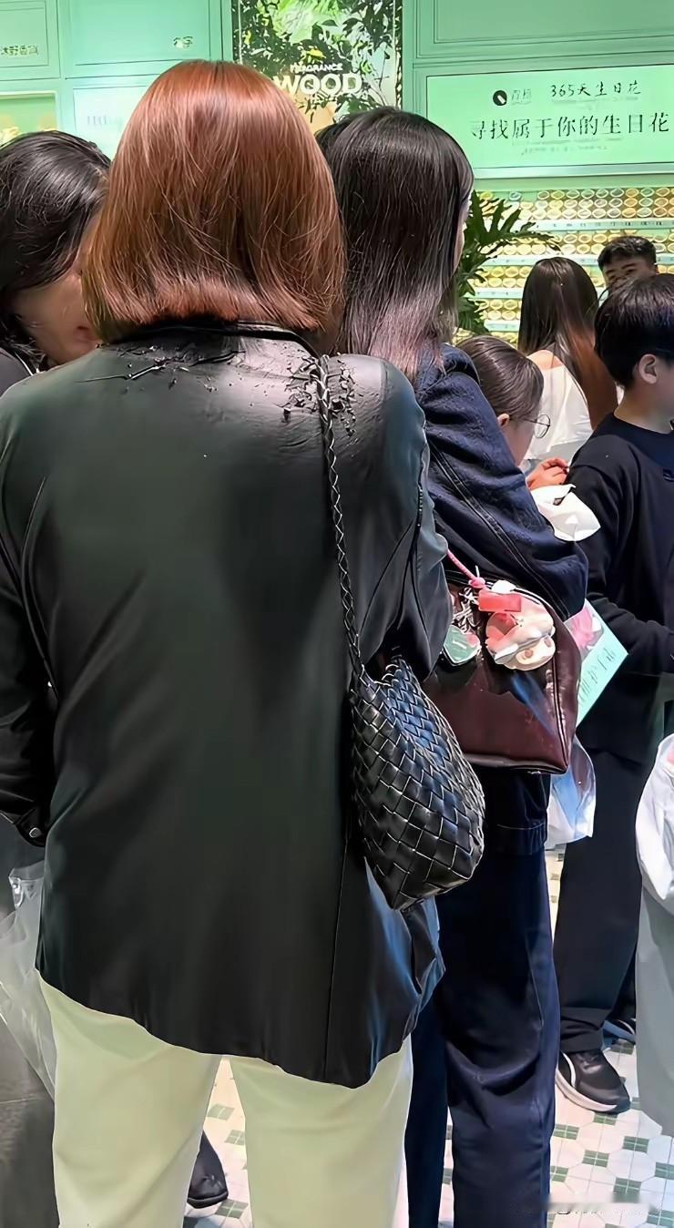 就挺尴尬[无奈吐舌]