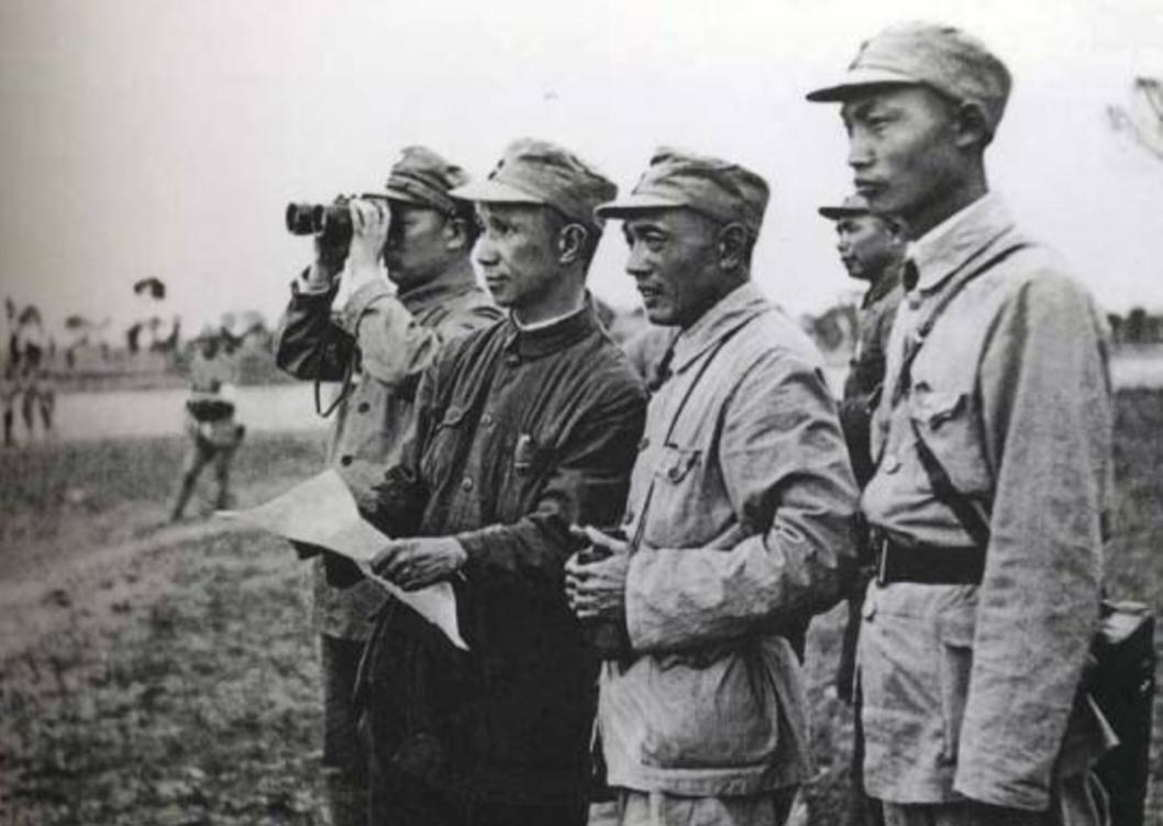 粟裕的反向指挥！淮海战役最关键时，竟有三场大战同时进行：陈官庄与双堆集两大歼