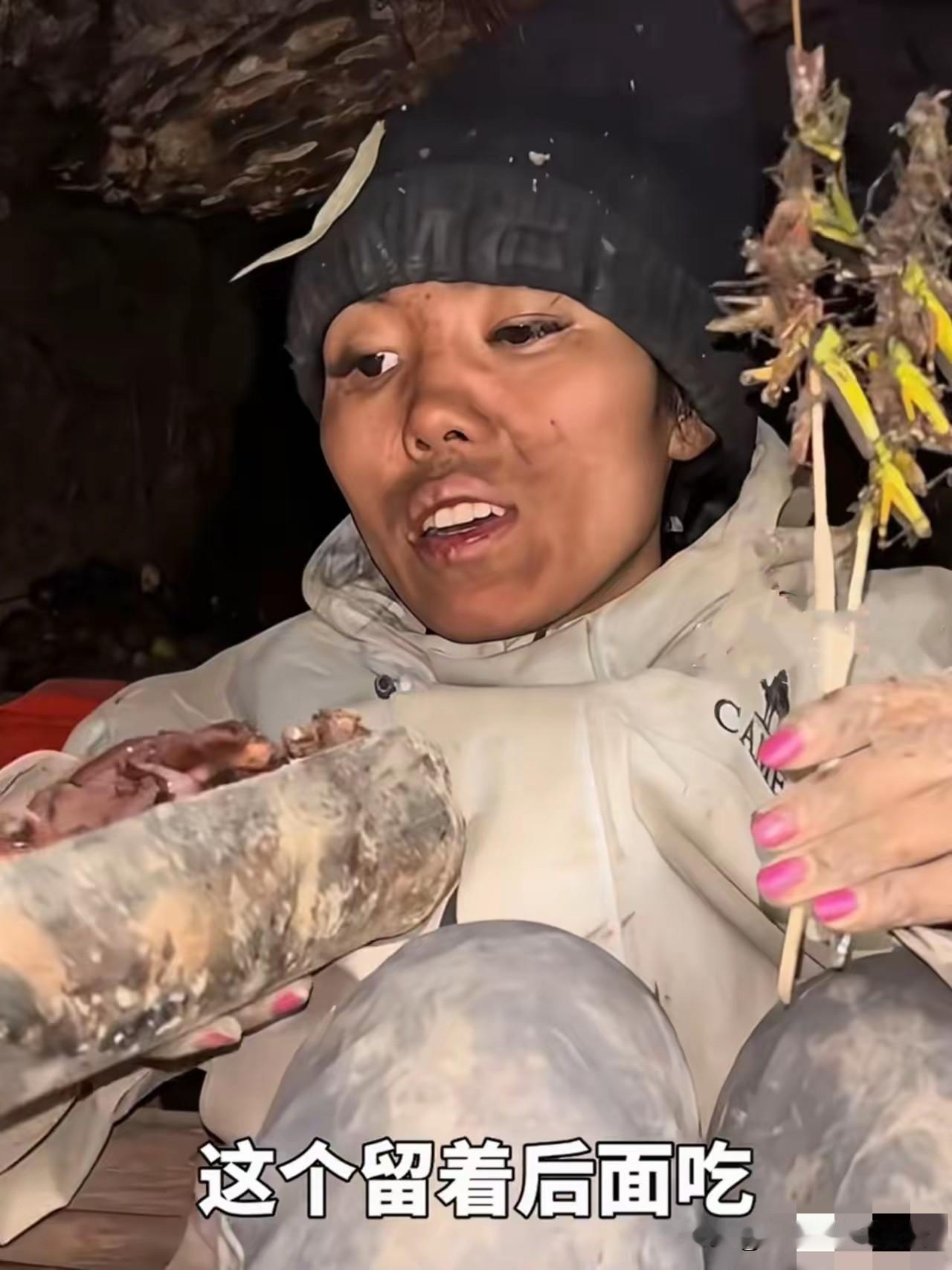 没想到，荒野求生比赛中！发现盐的参赛者不愿意和其他参赛者分享盐的发现地点，遭到