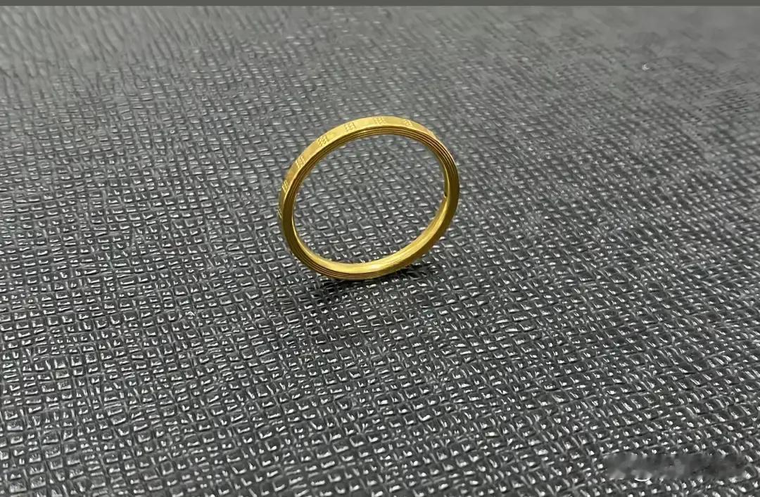 婆婆当众把茶水泼我脸上，我老公站起来把婚戒摘了放桌上：妈您养我三十年我媳妇陪我一