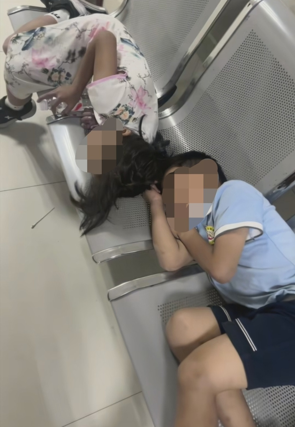 贵州多名小孩食用蛋糕后上吐下泻, 当地政府要求家长删视频