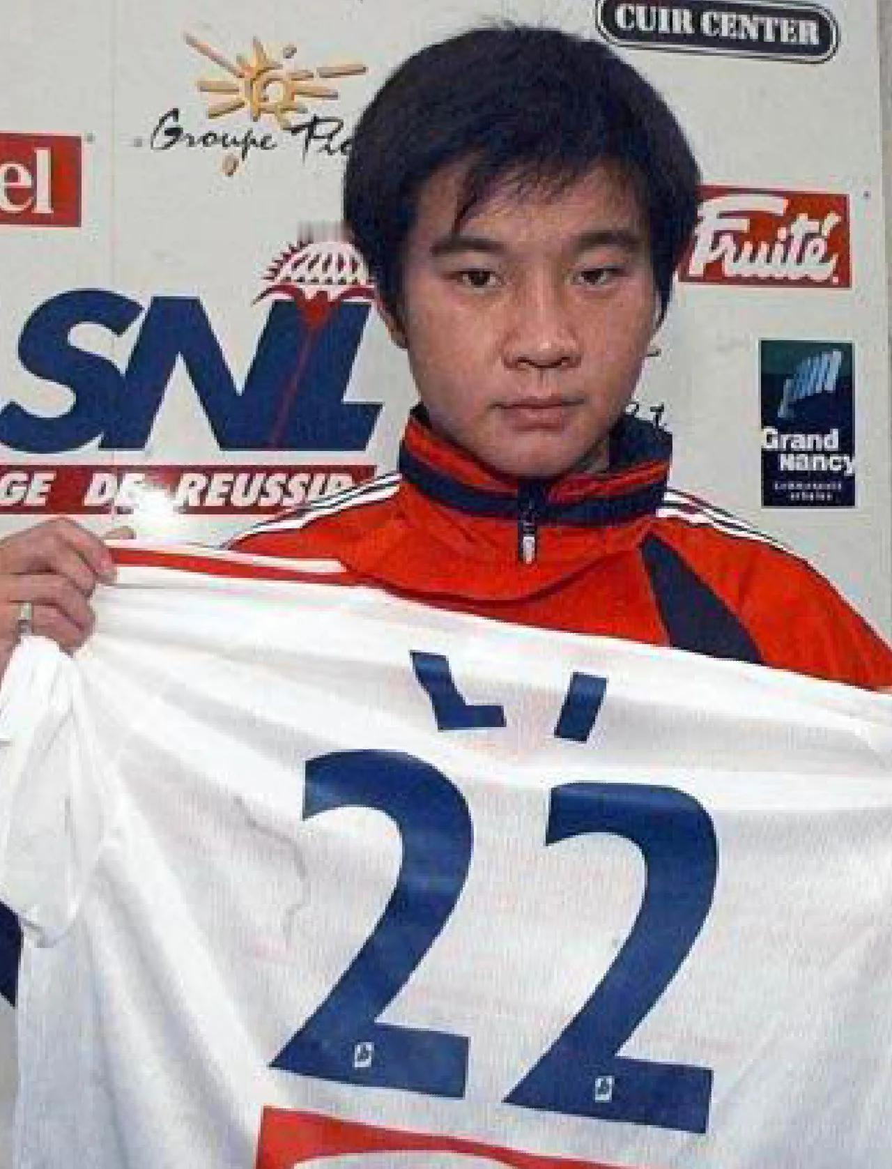 1998年9月，李金羽以租借身份加盟法甲南锡。他确实获得了法甲一线联赛正式
