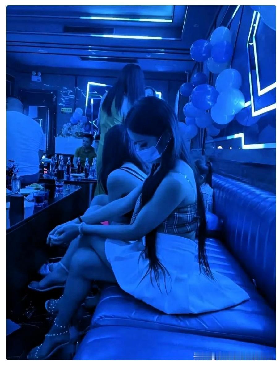 KTV里的小妹，是不是经过统一培训？不得不说KTV里面的套路全都一模一样，