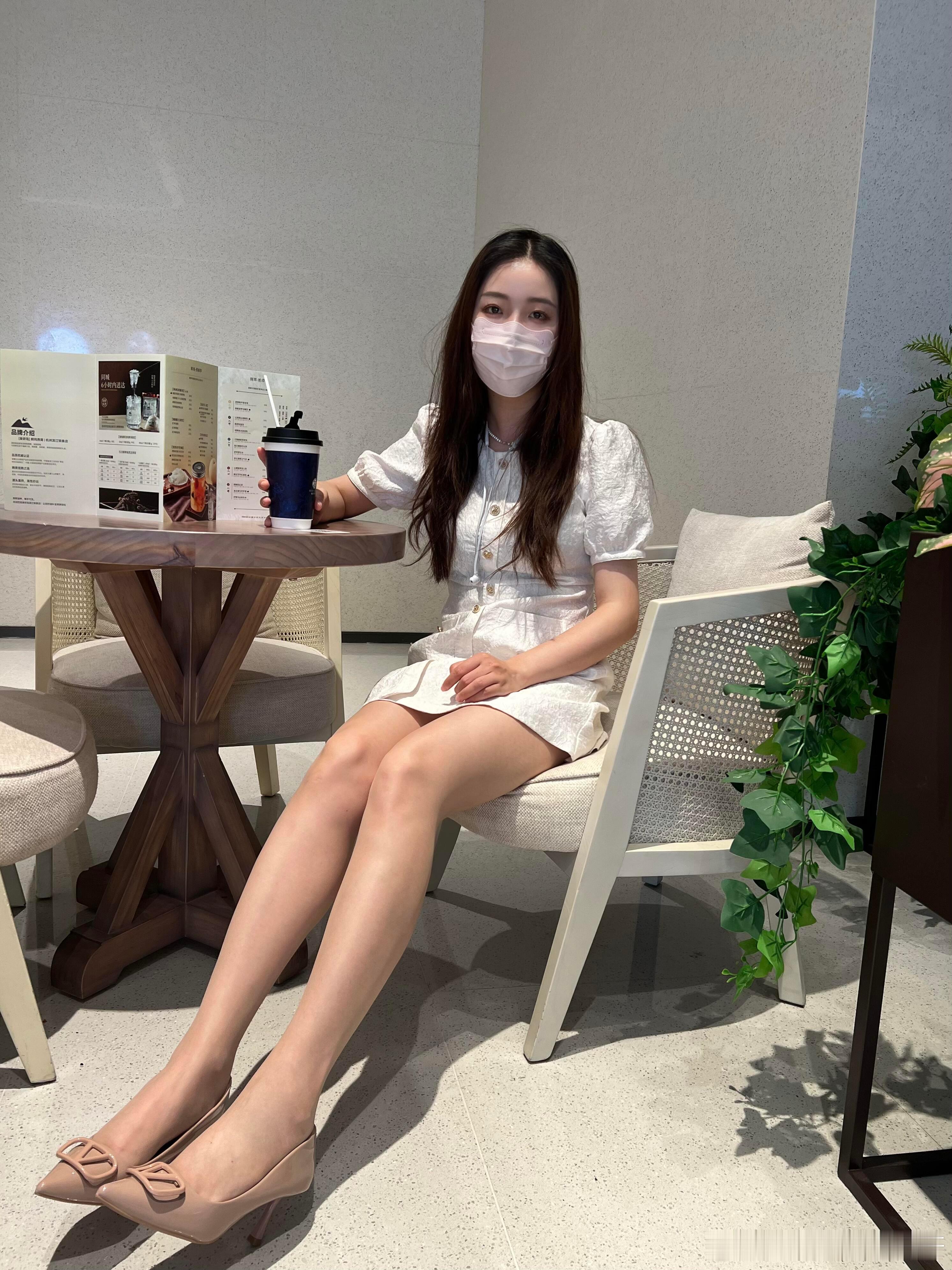 裸色高跟鞋，好细腻的美～～​​​