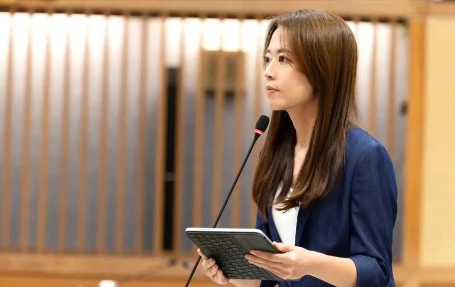 6月15日，国民党新北市长参选人李四川竞选办公室正式宣布：日前宣布不再竞选连任的