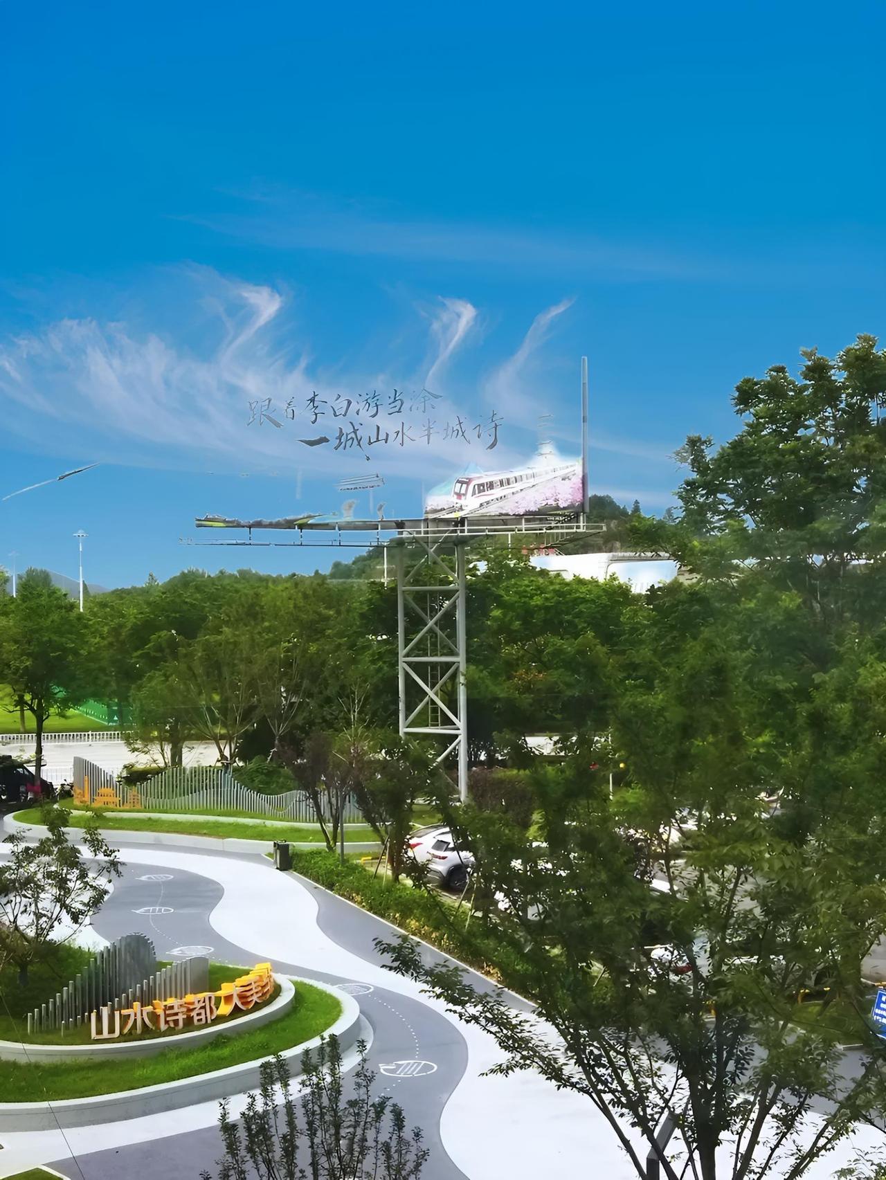 台风“巴威”真像个调皮又危险的孩子，完全不按套路出牌。原本预判影响江浙沪，结果路