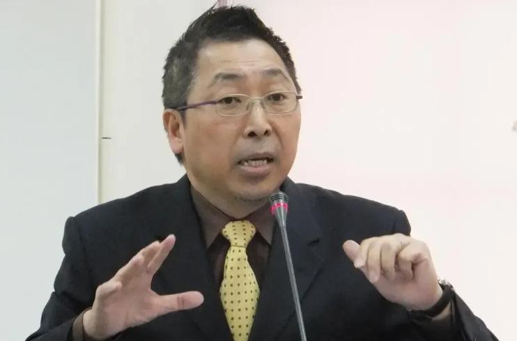 台湾名嘴唐湘龙说:有人问这次郑丽文到大陆为什么没有铺红毯迎接？这是因为台湾和大陆