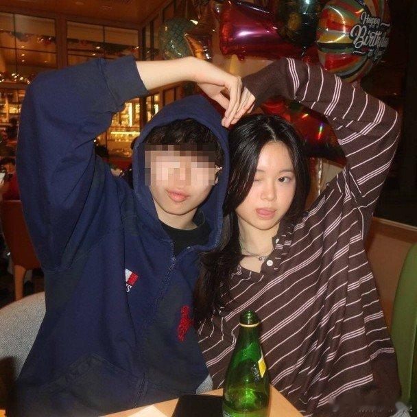 陈自瑶回应13岁女儿恋情王浩信陈自瑶13岁女儿恋情据港媒，与的13岁女儿王靖乔