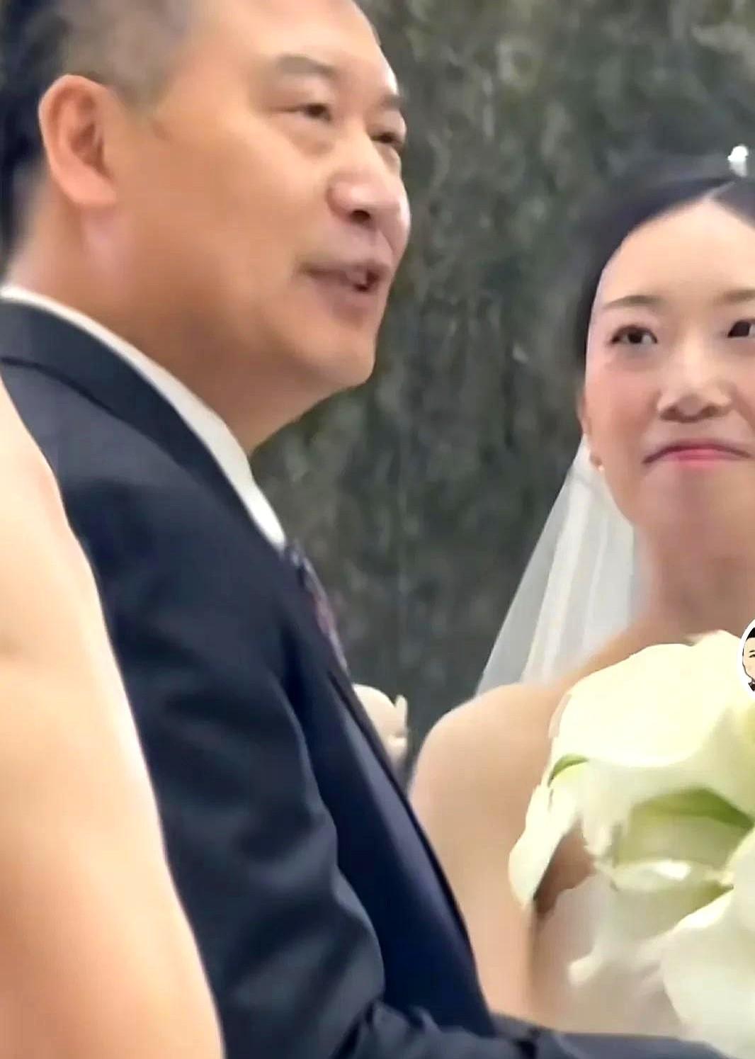 看见乔红啦，状态不错[比心][比心][比心]。李晓霞看着也还好，退役后整个人都