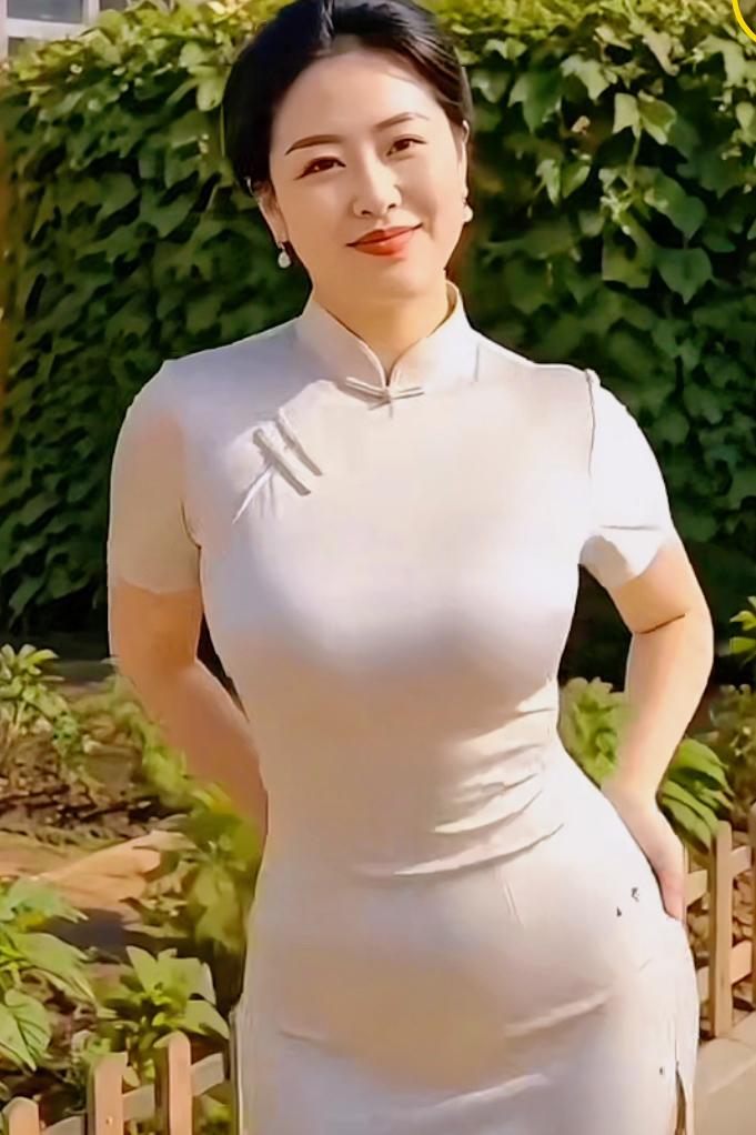 田女士，今年已经61岁了。这么多年她独自拉扯孩子，以前哪舍得给自己购置新衣