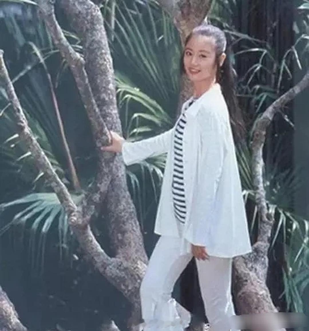 林心如17岁的一组旧杂志写真再度翻红，时隔多年重新回看，审美依旧在线，放到当下也