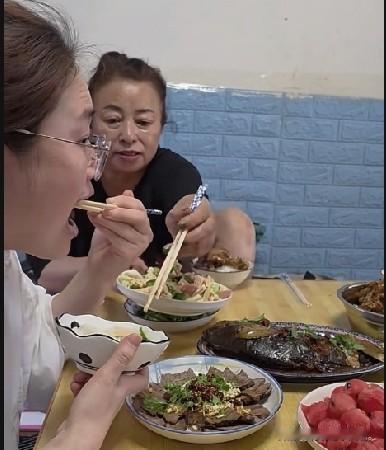 小故事！王百万终于回家啦。大壮和王百万的拉锯战拉了一两个多月，王百