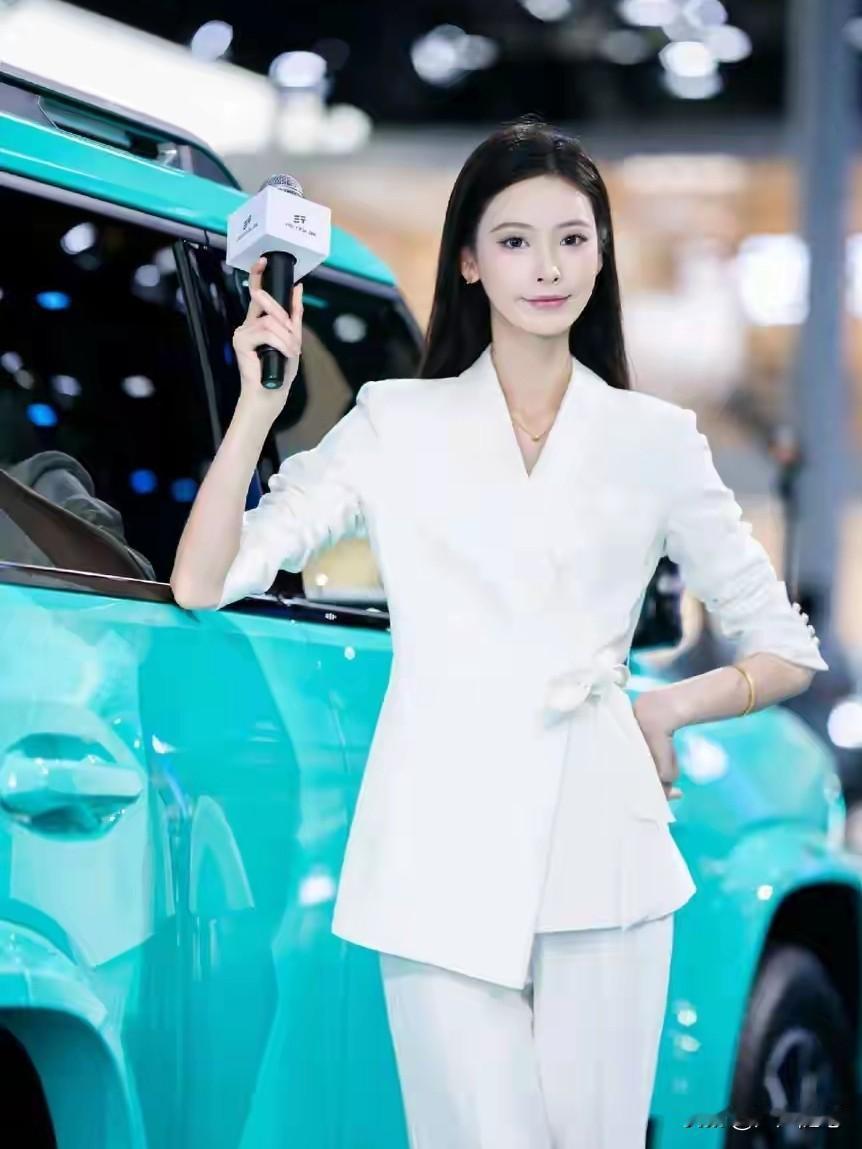 这颜值往哪里一站气质马上就来了。