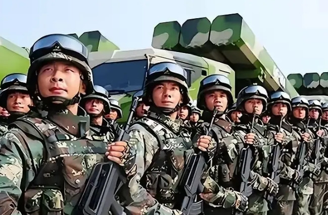 为什么中国要不顾一切玩了命的发展军事？其实原因很简单:因为怕，中国人怕极了！