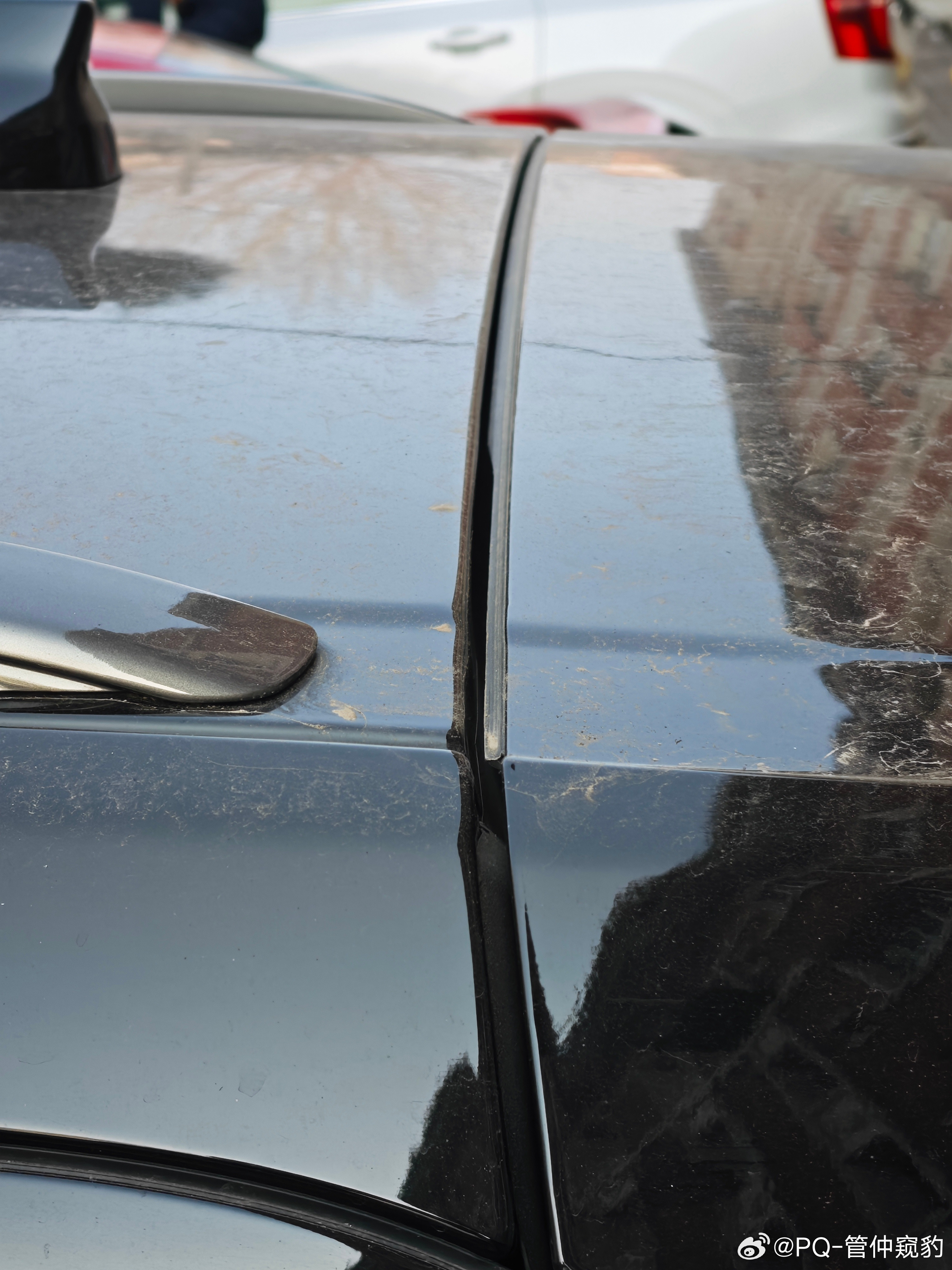 路边看到一台美系豪华林肯航海家一直说美系粗犷但是没想到如此的“粗糙”