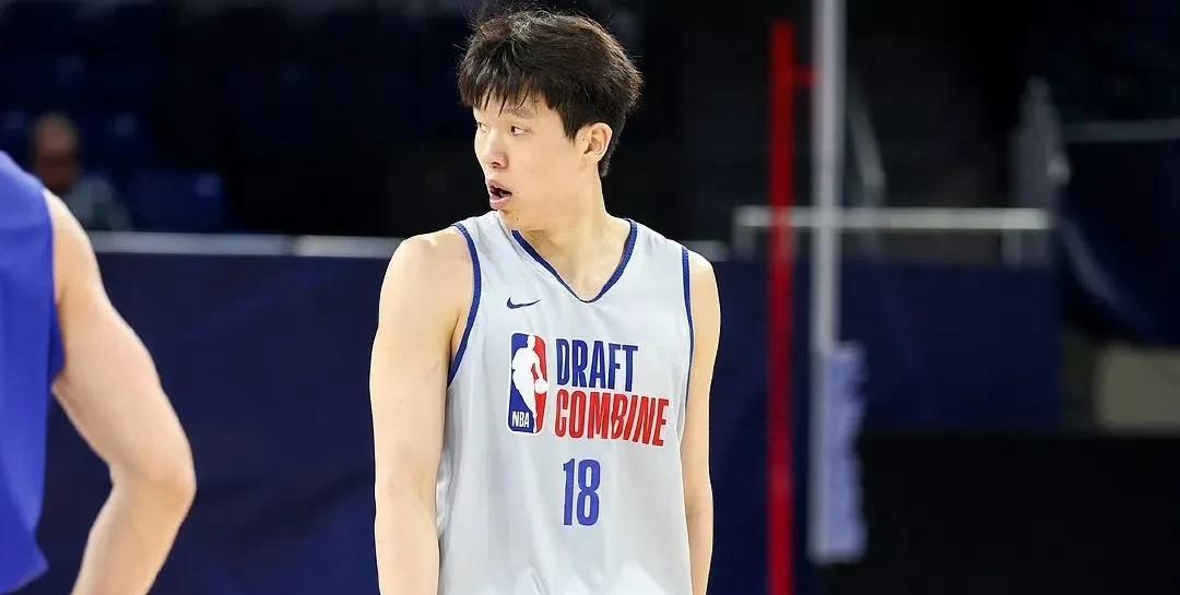 杨瀚森的一个球探报告，里面指出了进攻端的天赋和防守端的不足。目前有了一个关于杨