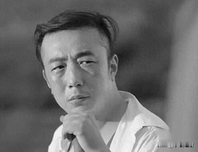 我问我一个在横店跑组的朋友，陈宇这事最扎心的是啥？他说不是穷，也不是累，是明