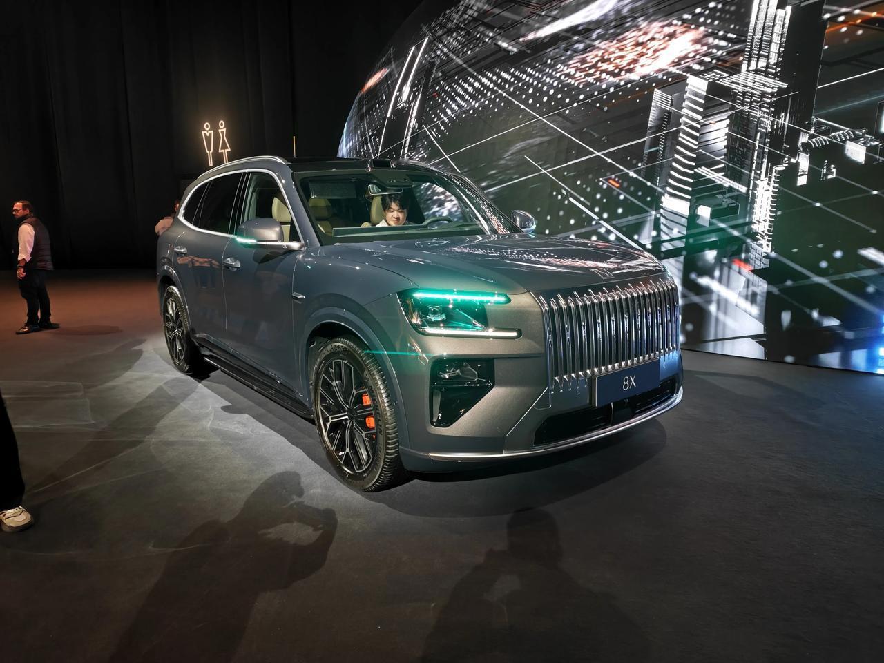 极氪8X上市炸场！32.98万起，理想L8慌不慌？刚刚极氪8X的定价真的超