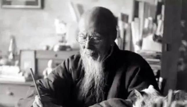 1956年，北京一退休老师，花80块买到一幅齐白石的寿桃画作，临走时还特意让齐白