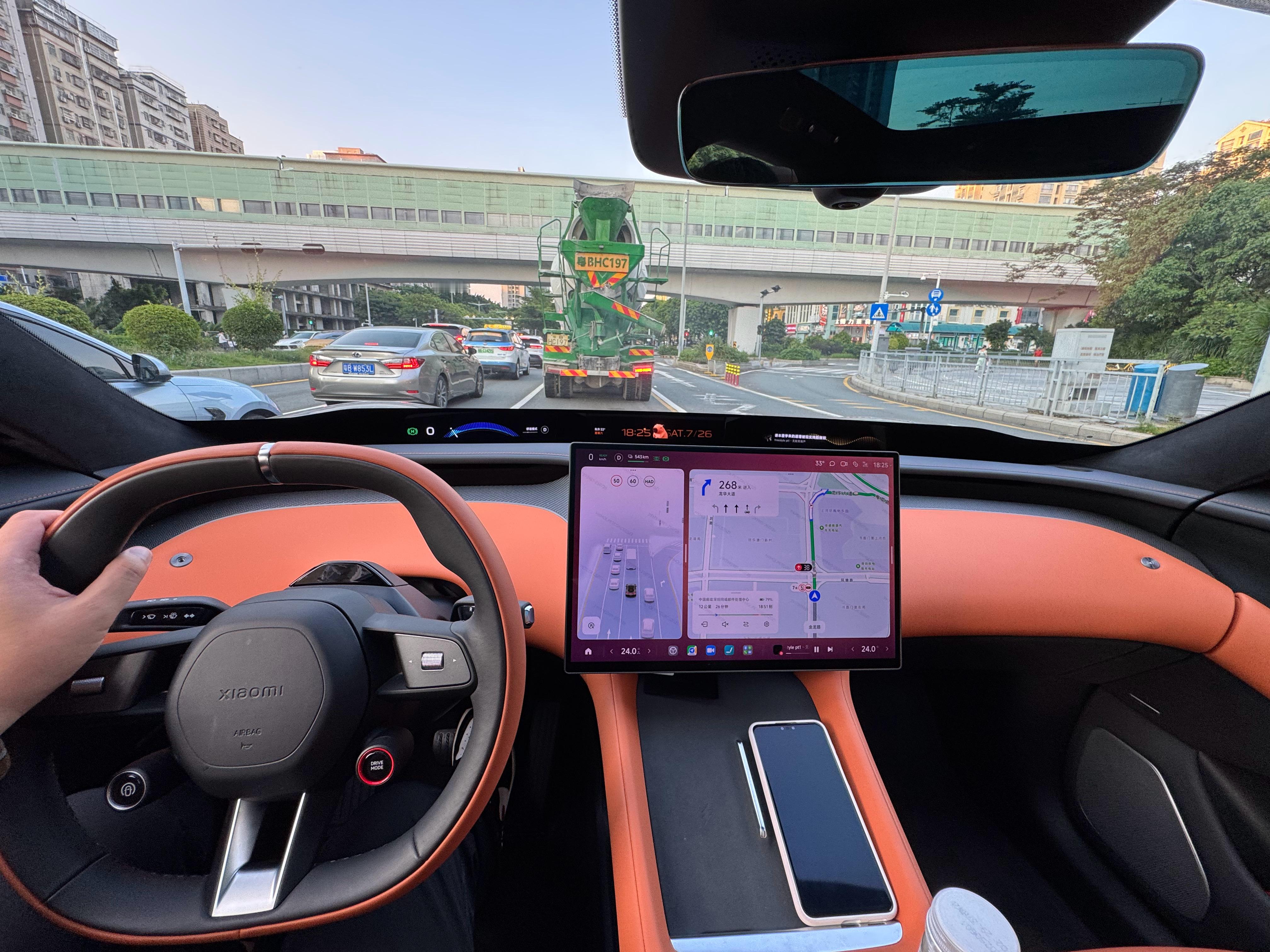 今天深圳好堵车喔，我只能优雅的开。​​​