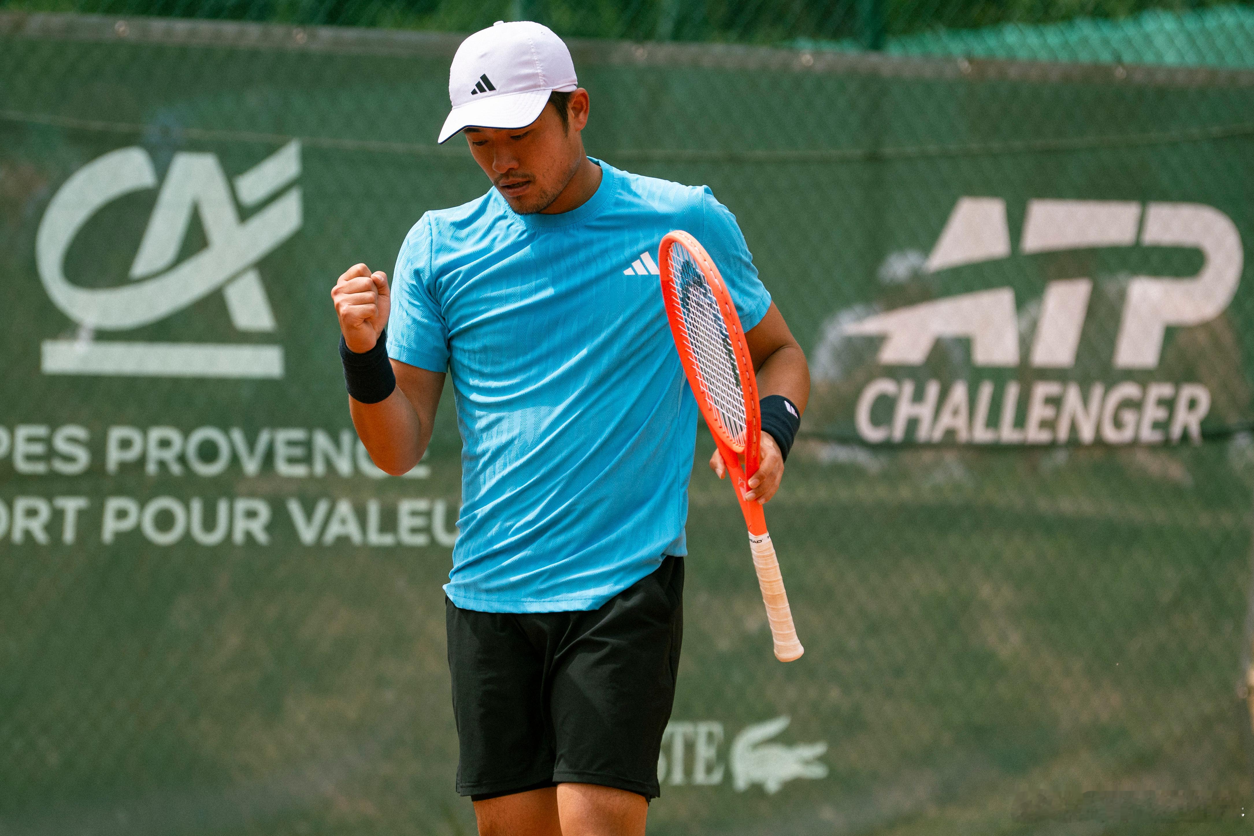 吴易昺晋级普罗旺斯站八强ATP挑战赛普罗旺斯站第二轮，吴易昺以7-6(8)7