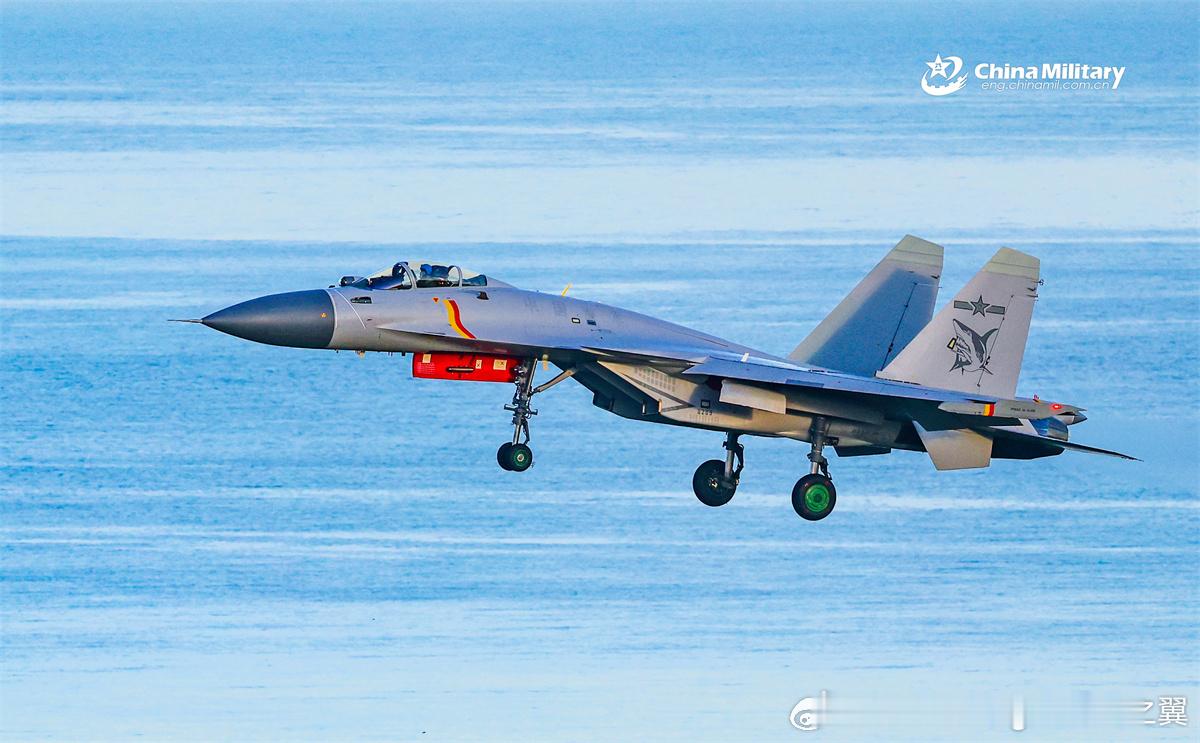 虽然是老15，但架不住这张照片的光线和背景真好。​​​