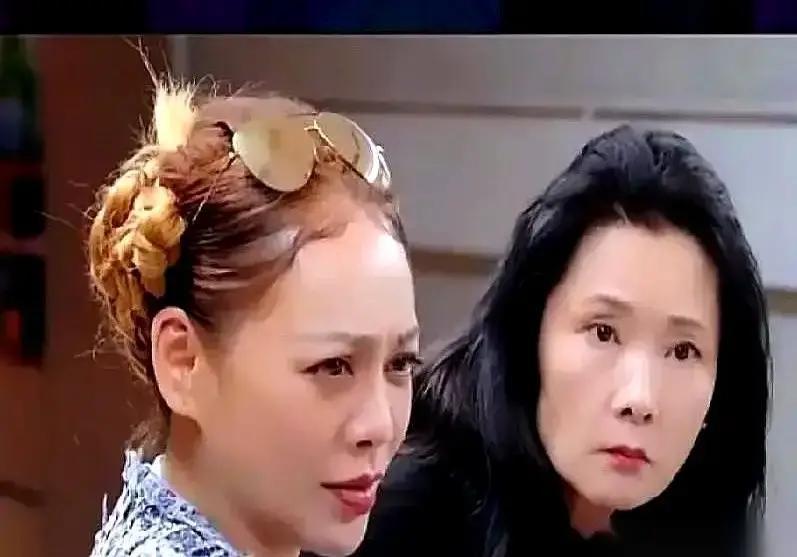 结婚千万别找和你一样的人。看看梁朝伟在柏林领终身成就奖的样子：他抿嘴点头，