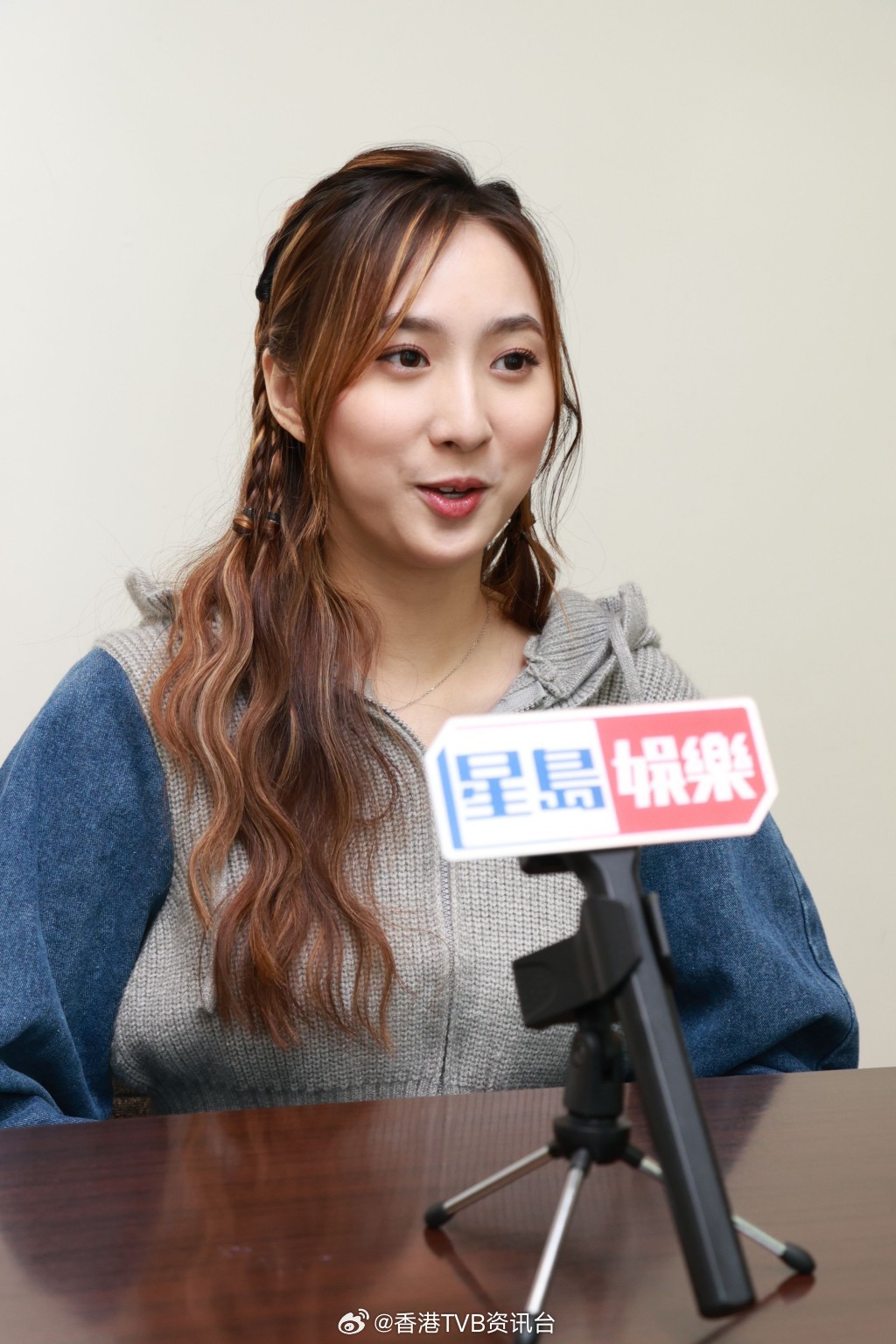 星岛：钟柔美深陷绯闻及说谎风波自责表达能力差幸获粉丝家人力撑走出低谷｜名人杂