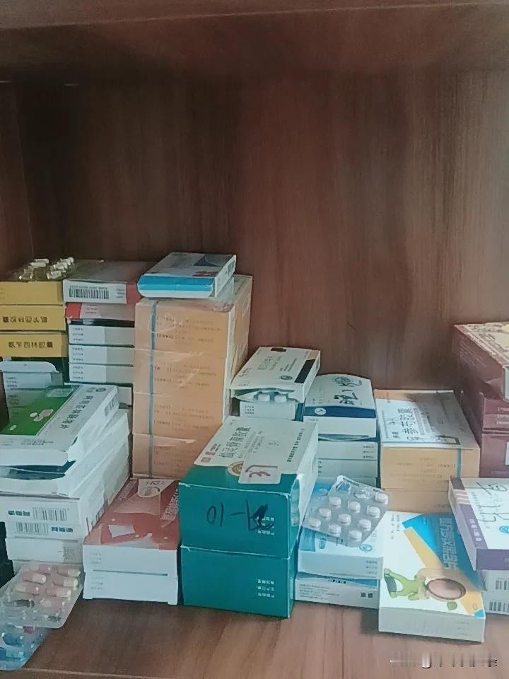 婆婆只要给药给她，比给钱给她还高兴，婆婆有冠心病，高血压，高血脂，再加上现在手骨