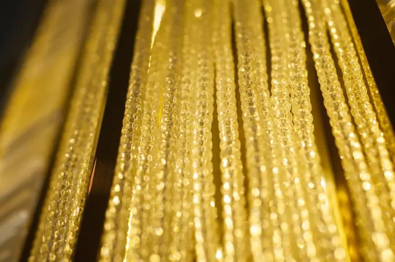 【废品变黄金！安徽小伙偶然剥出324克纯金电线，价值数十万，惊呆所有人！】在安