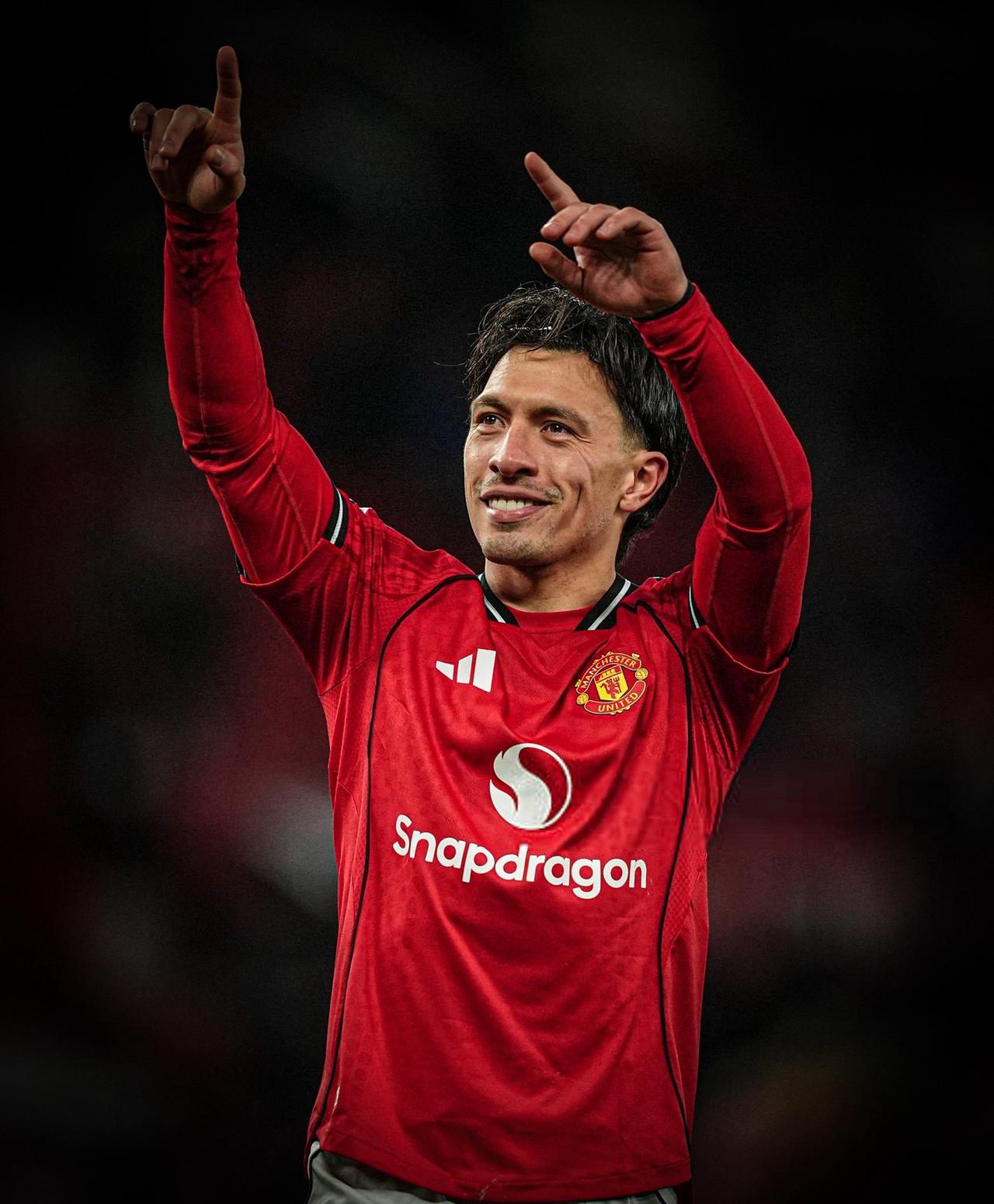 【利马回应名宿批评】英超第22轮焦点战，曼联主场2-0击败曼城！利桑德罗·马丁内