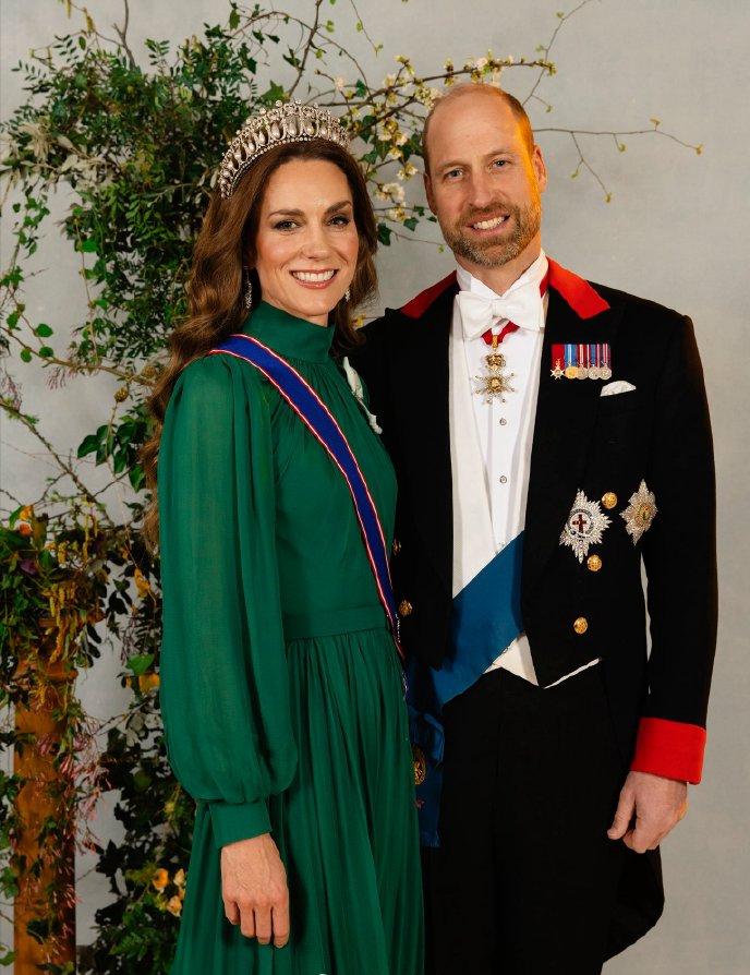 例行照片，威廉凯特的最新国宴合影又来了！自从凯特王妃恢复正常公务活动后，每一次