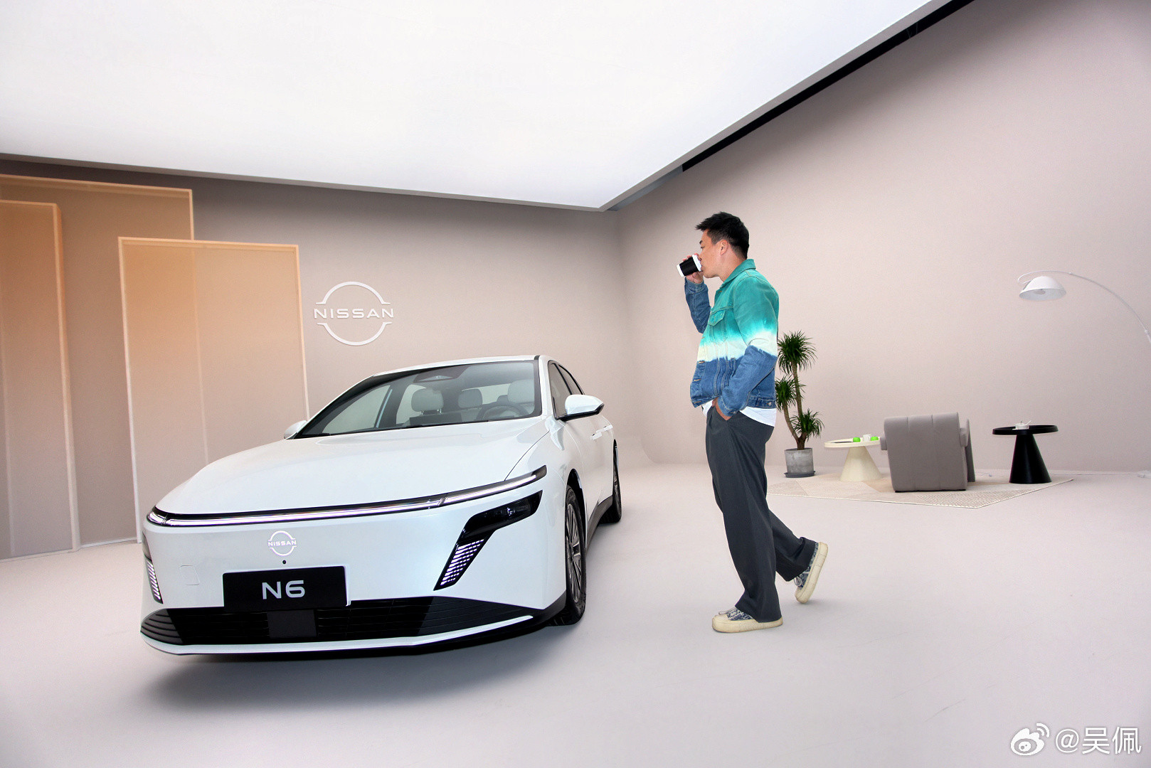 看东风日产N6，挡住车标我说是新势力的产品你应该也没有异议哈？现在问题是，传统车