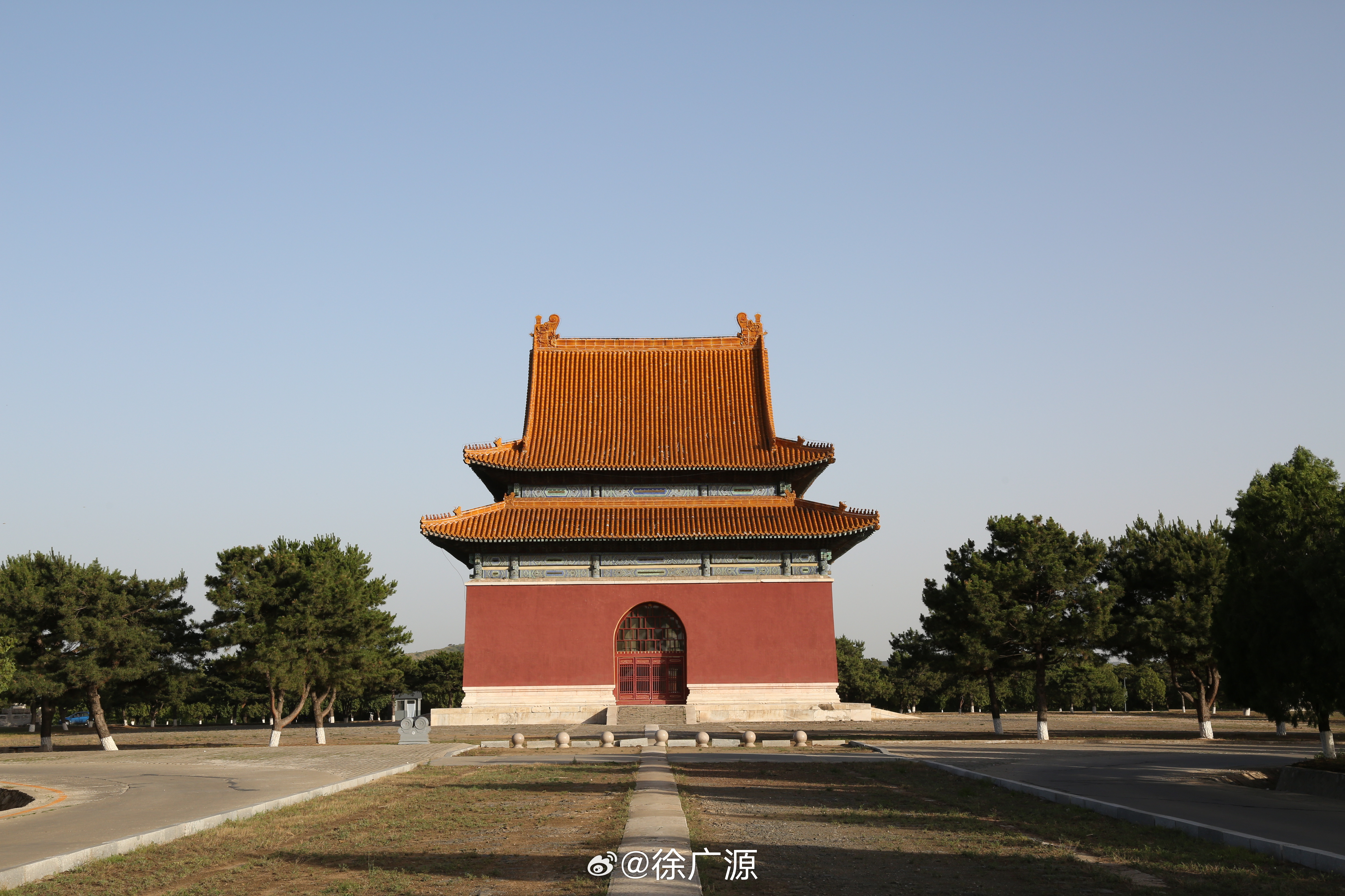 光绪二年闰五月十二日,因触雷电,建于康熙七年的孝陵大碑楼被烧毁。石碑和龟趺都被烧