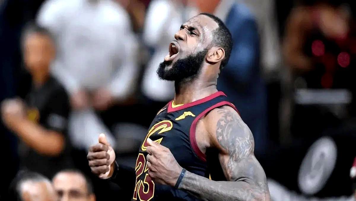 41岁的詹姆斯，直接把NBA的养老金制度给干废了。你掰手指头算算，当年和他一起