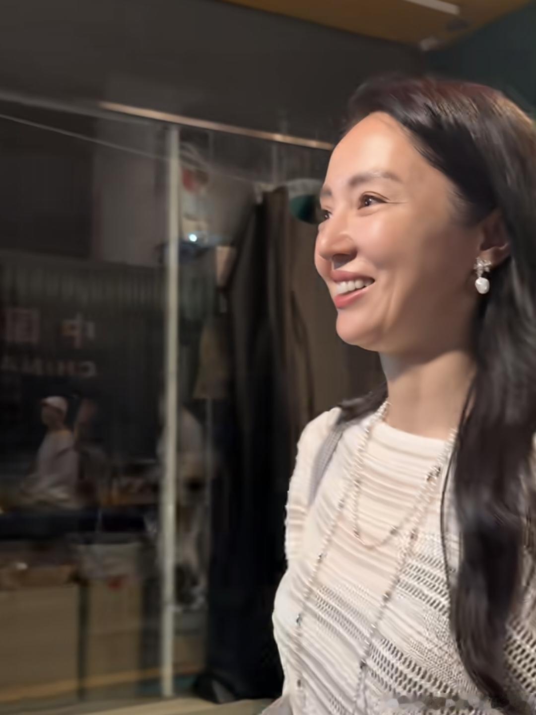 是不是总因为自己的容貌陷入内耗？当看过曾经风华绝代的一代女神的素颜照之后，我真的