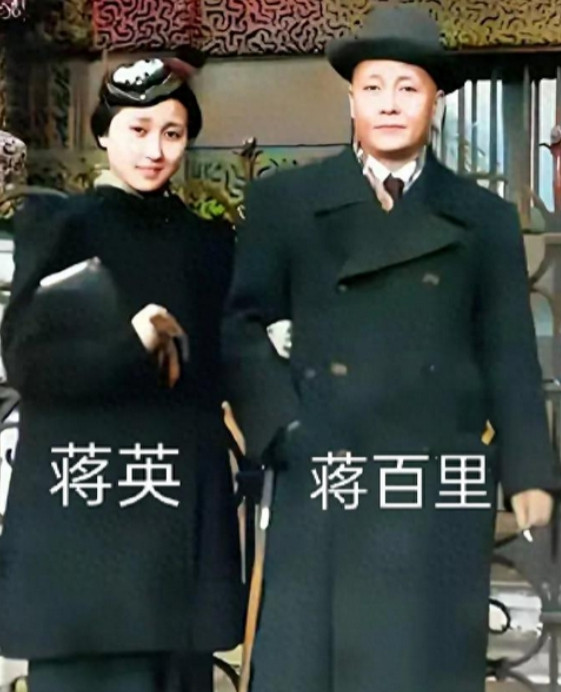 1936年，蒋英与父亲蒋百里，在法国卢浮宫前合影，难得一见！1936年深秋，