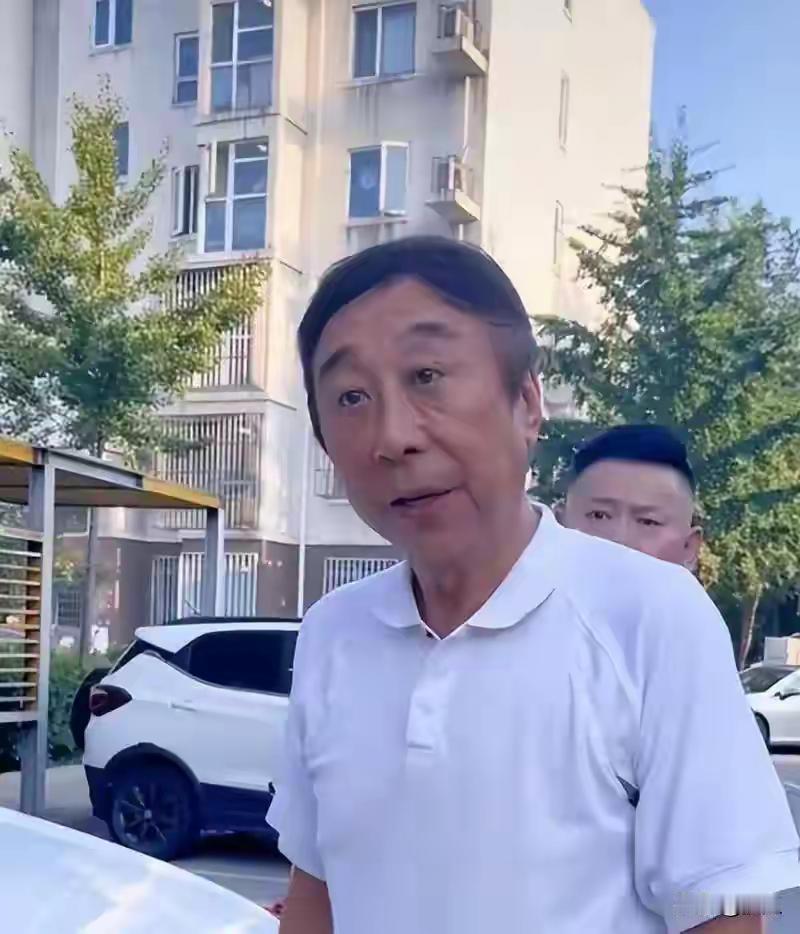 冯巩现状：全家住北京老破小，68岁满脸褶子，儿子已是公司高管2026年8月1