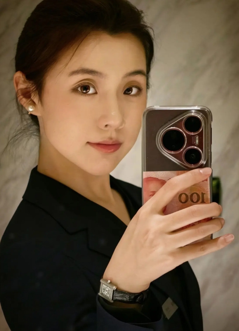 华为真是绝了，mate系列专攻商务男士，pura系列专攻职场女性！一个阳刚大气，