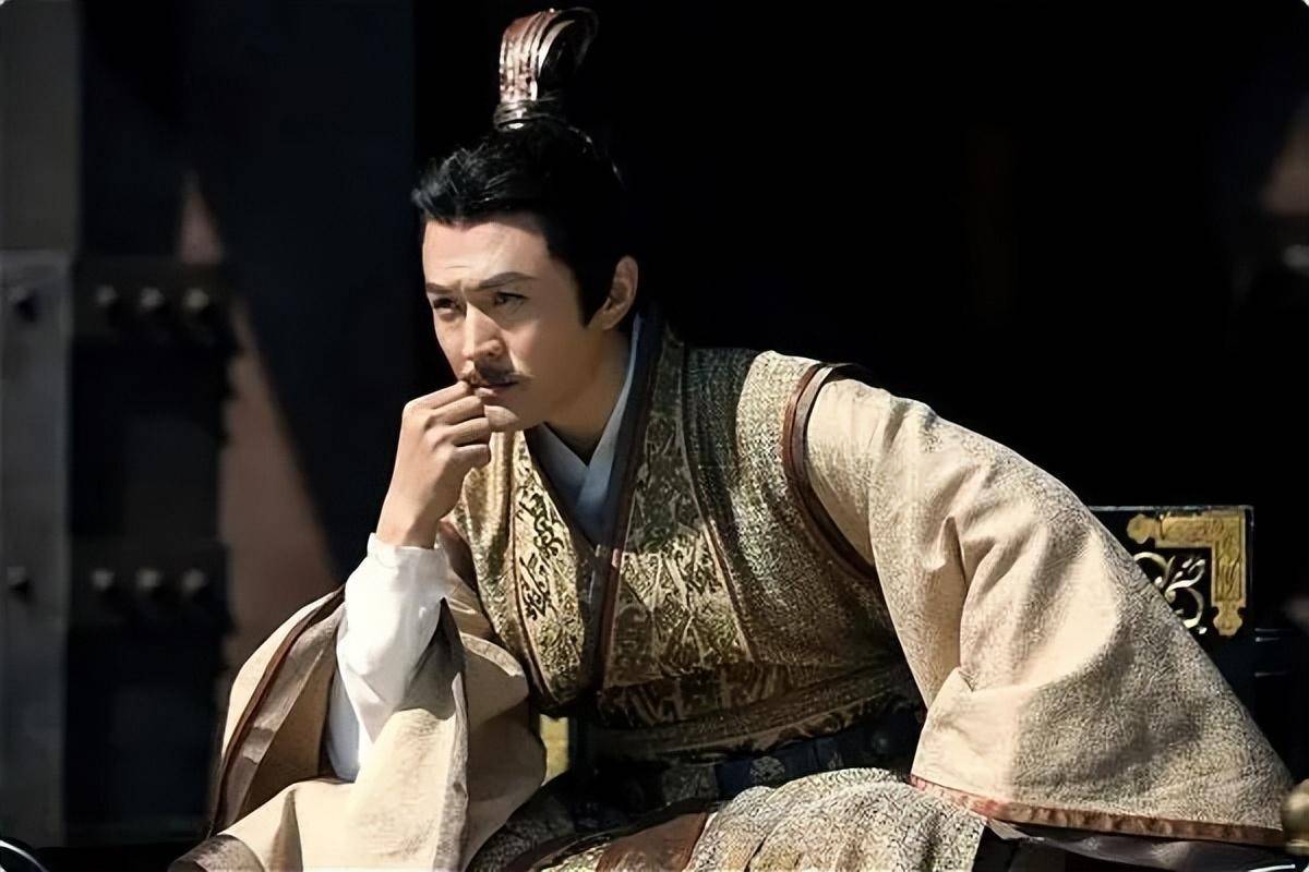 公元前205年，刘邦坐稳天下后，对张良说：“你功劳最大，朕封你为三万户侯！”刘邦