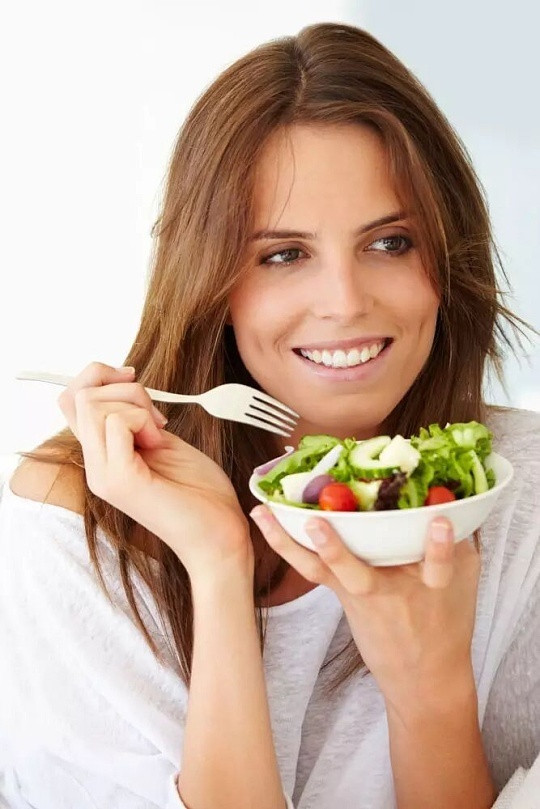 脾胃弱的人要适当饿一饿脾胃虚弱的人适当饿一饿，是给超负荷的脾胃减负、唤醒运化功能