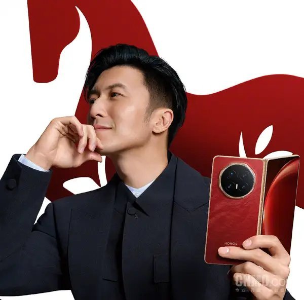 【荣耀新款折叠屏或再创轻薄世界记录：8.5mm+215克】有数码博主爆料称，荣耀