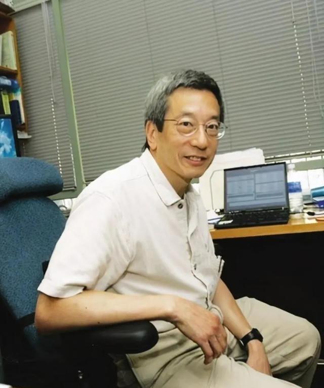 “我是美国人，不是中国人！”2008年，得知钱学森的侄子钱永健荣获诺贝尔化学奖，