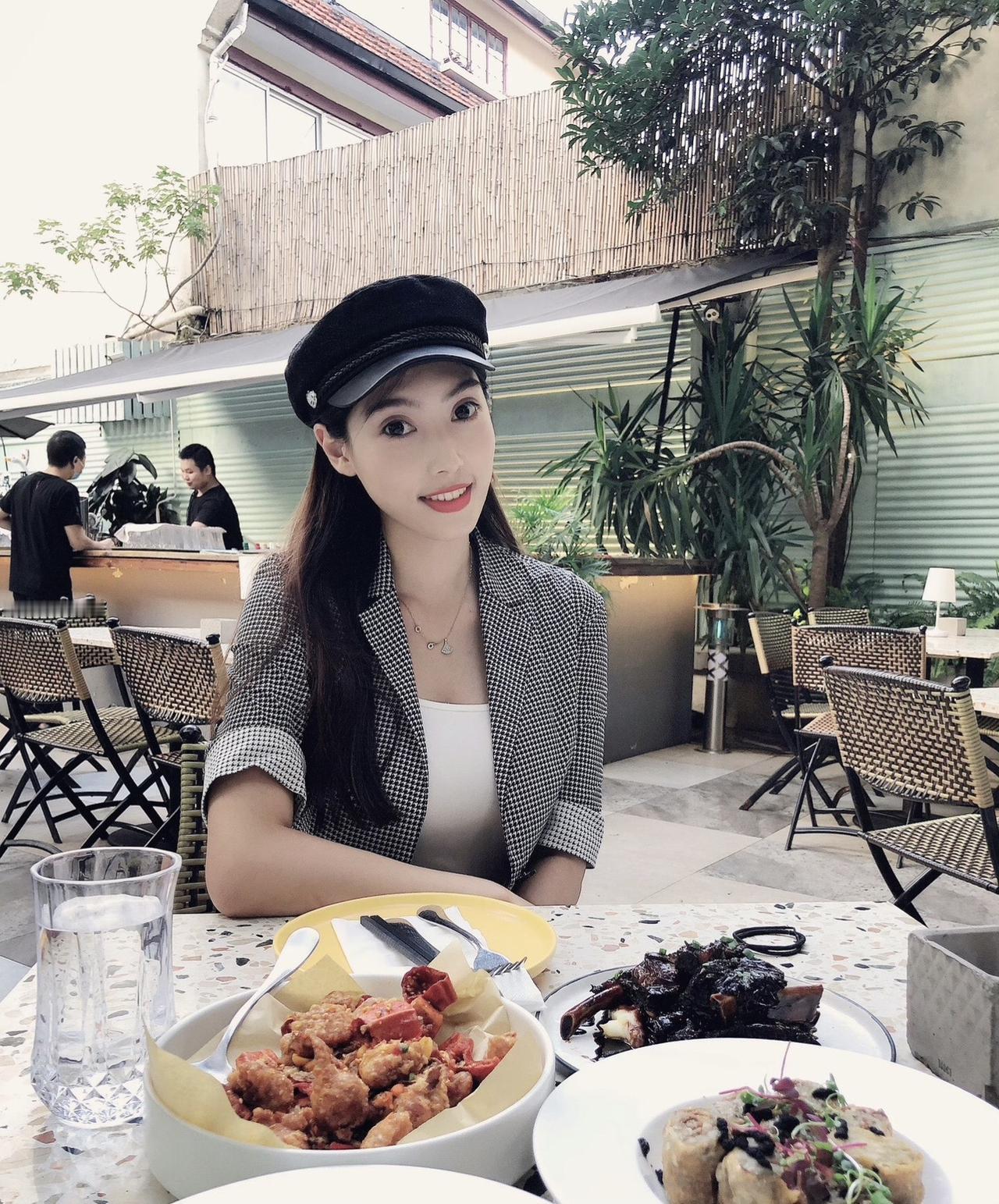 温柔是种力量，让坚硬的世界为你让路。上热门穿搭御姐美女