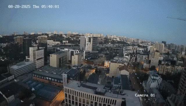 基辅这次被炸得很严重，俄军导弹爆炸，把摄像头都“致盲”了！当地时间8月27日夜