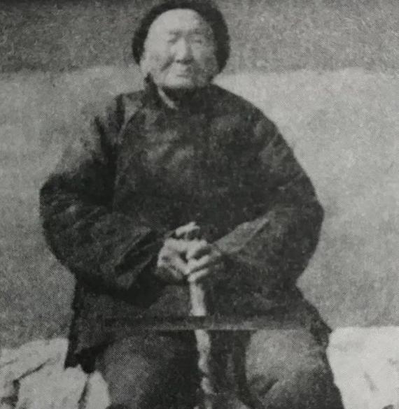 1941年，马宗英弄到了300发子弹，正准备送给八路军，路上却遭到了伪军检查，谁