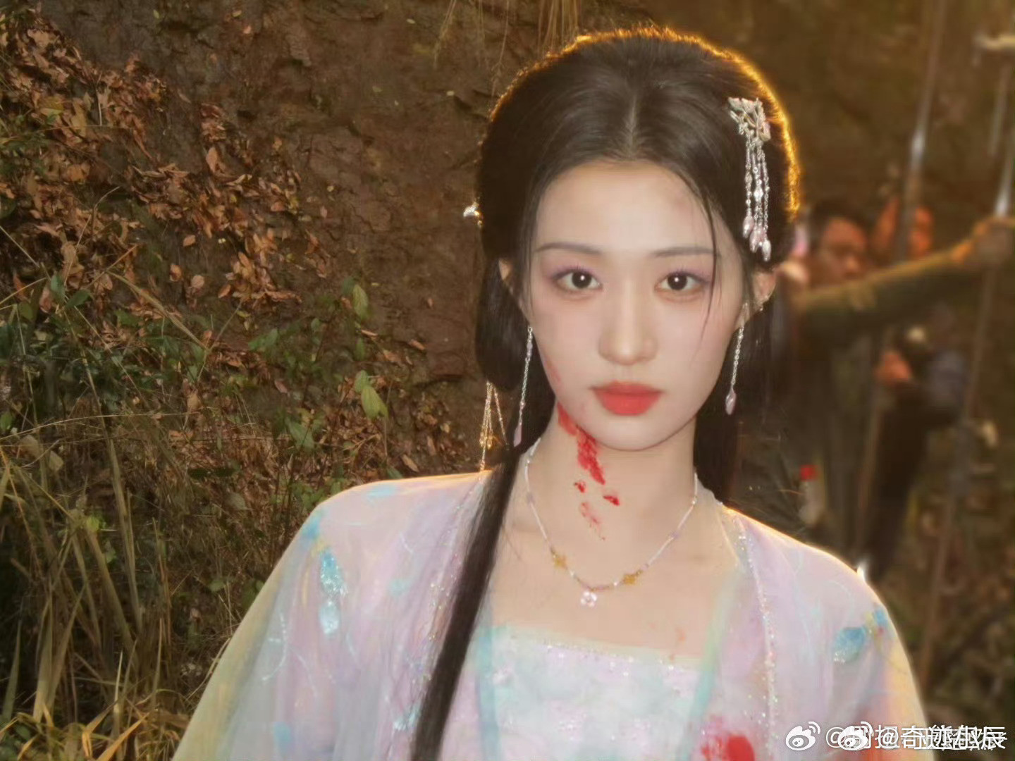 王楚然仿妆还以为本尊来了王楚然仿妆太绝了！一步步从路人脸变成“古装美人”，眉眼间